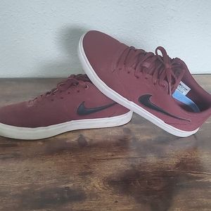 Men's 7.5 Nike SB tennis